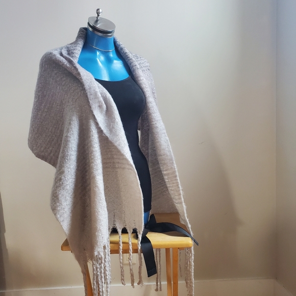 Mer | Sea & Co. Shawl - Picture 12 of 12